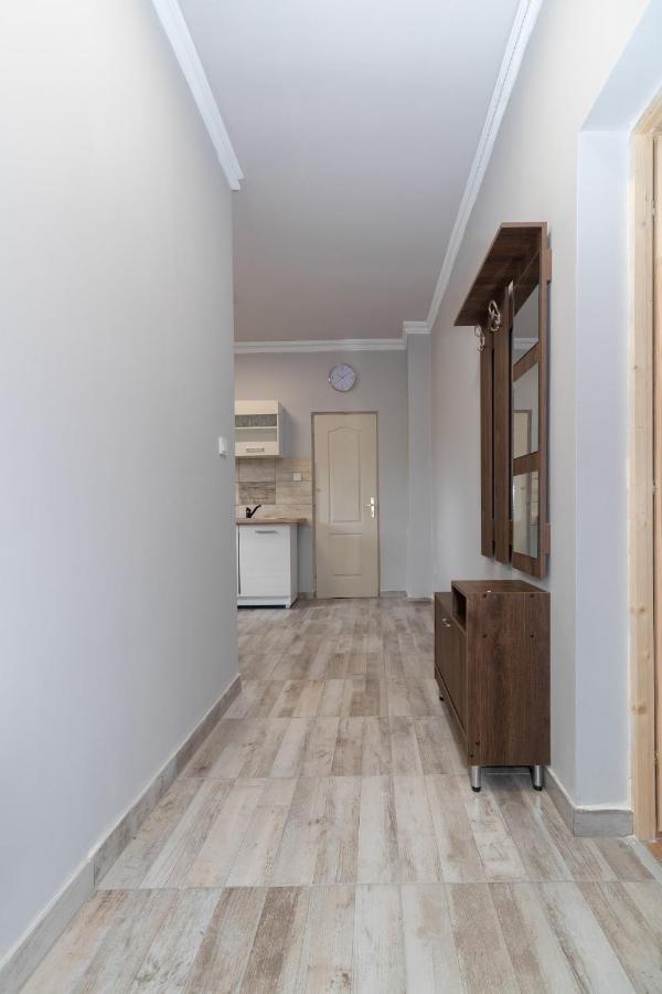 Апартаменты Ivanhoe Apartman Ньирбатор Экстерьер фото