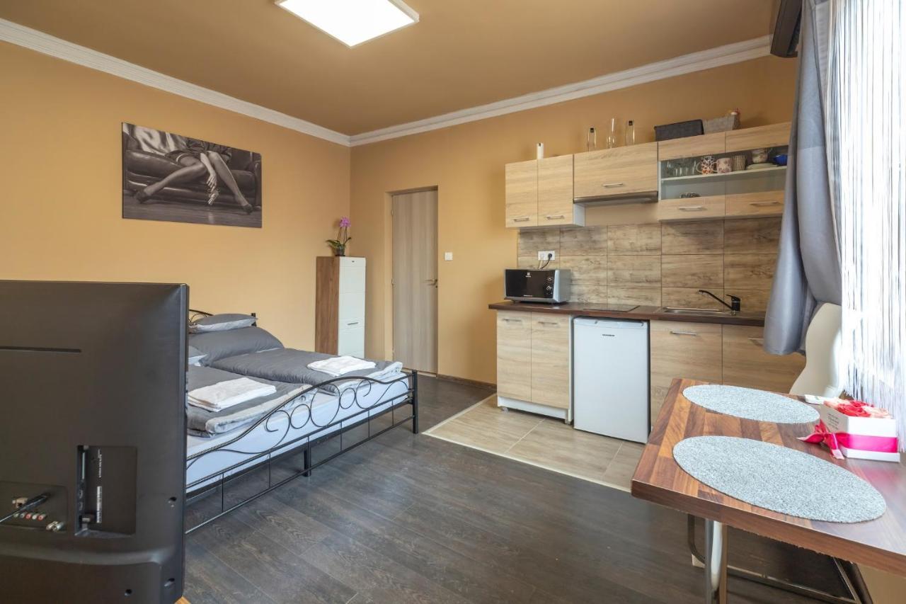 Апартаменты Ivanhoe Apartman Ньирбатор Экстерьер фото